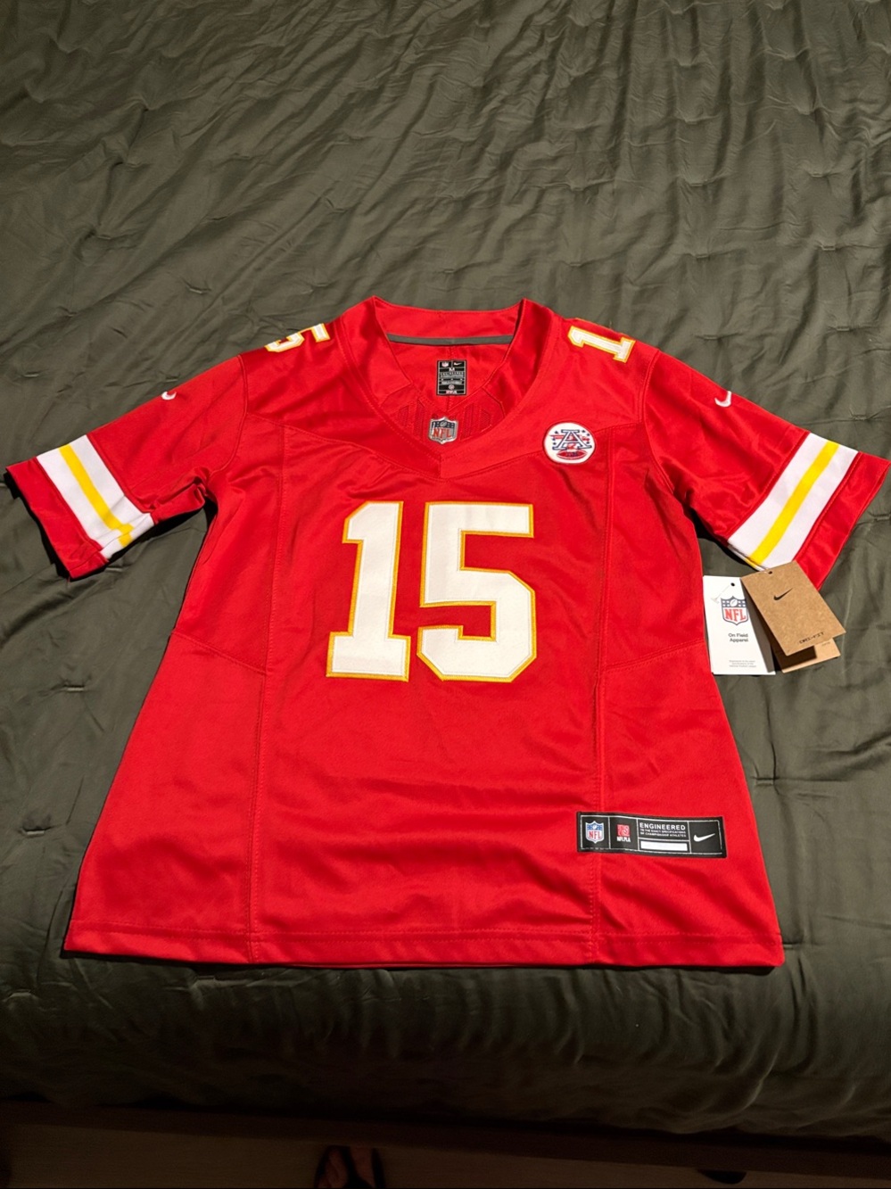 Nike Women’s Kansas City Chiefs Patrick Mahomes #15 Red Jersey